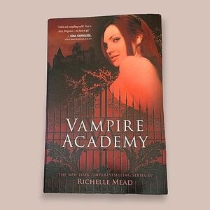 💖"Vampire Academy" by Richelle Mead Book